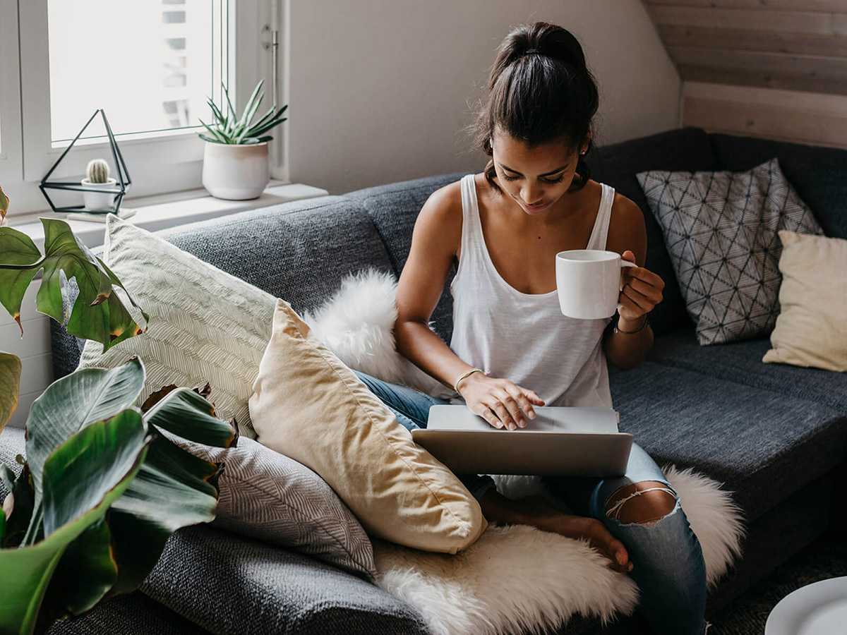 hot-spring-shop-page-g-spot-buyers-guide-woman-with-laptop